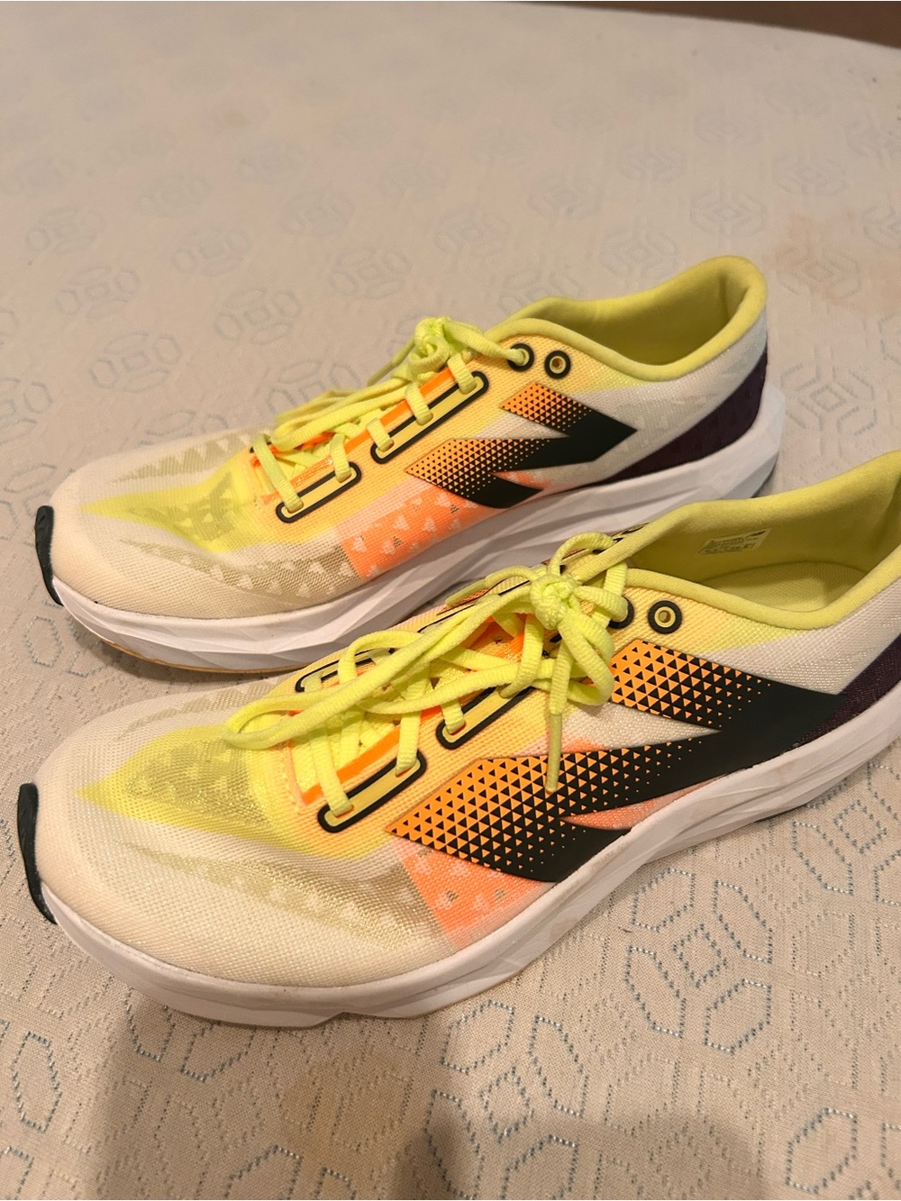 New balance fuel cell running sneaker